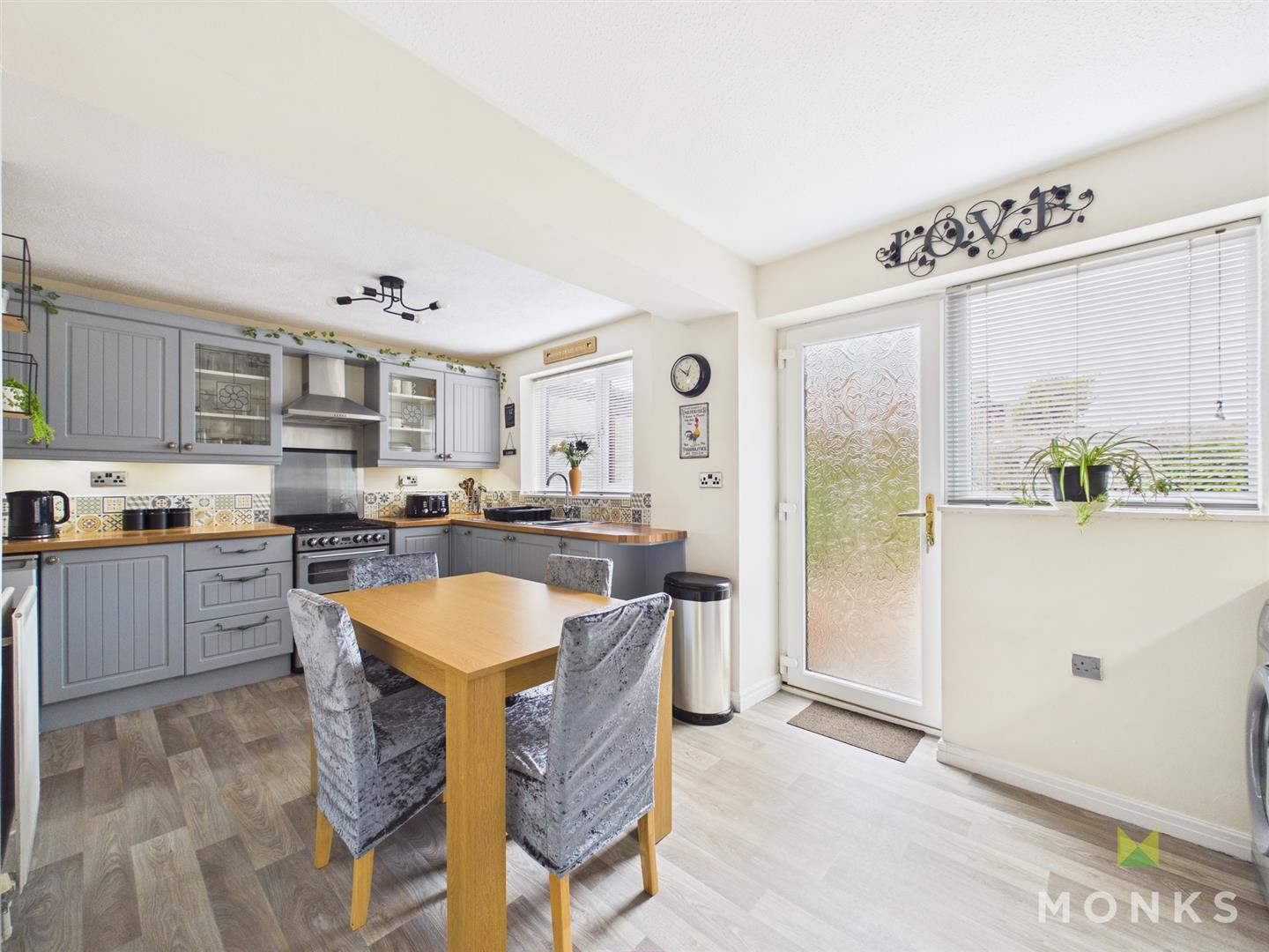 4 Crampton Court, Oswestry, SY11 2YP For Sale